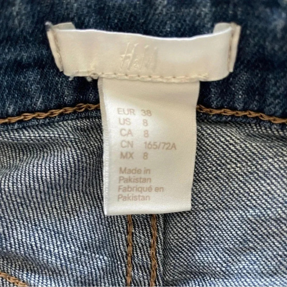 H&M Women's Size 8 Denim Dark Wash Distressed Frayed Jeans Shorts - Picture 2 of 6